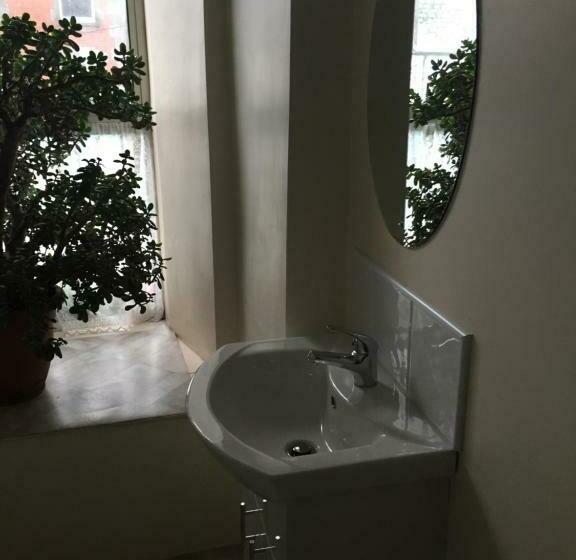 住宿加早餐 O Loughlin S Bar