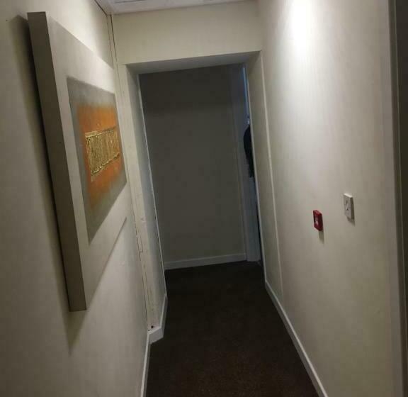 住宿加早餐 O Loughlin S Bar