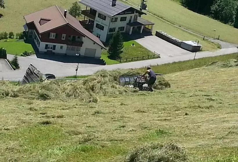 Hotelli Bauernhof Dünser