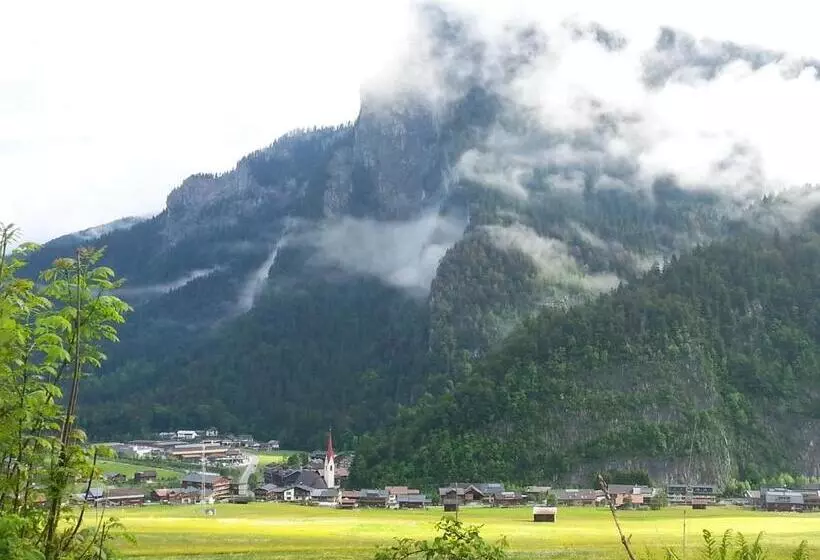 Hotelli Bauernhof Dünser