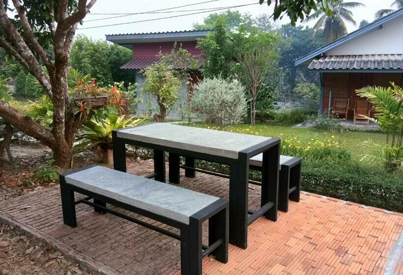 Pensión Ban Suan Sukjai Mae Sariang