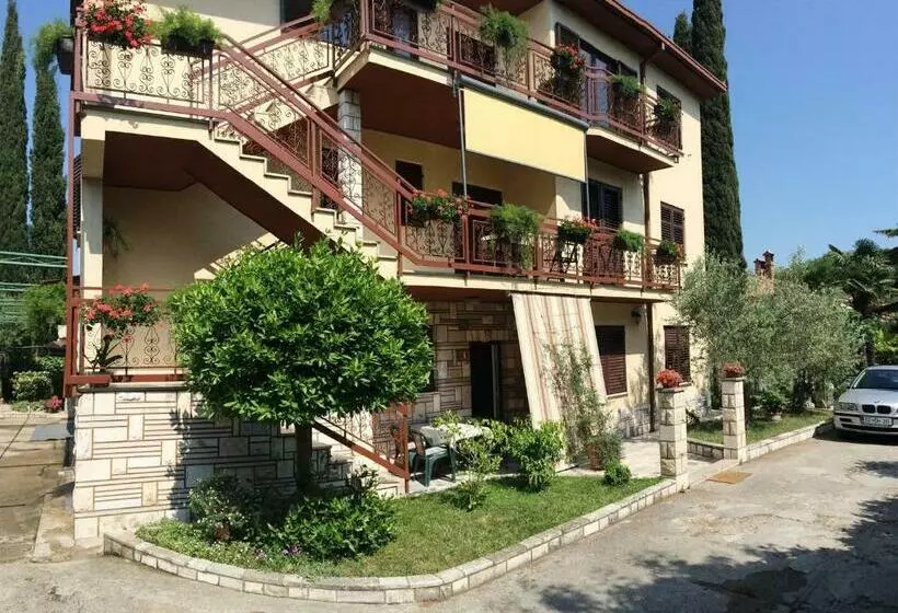 پانسیون Apartment Ana