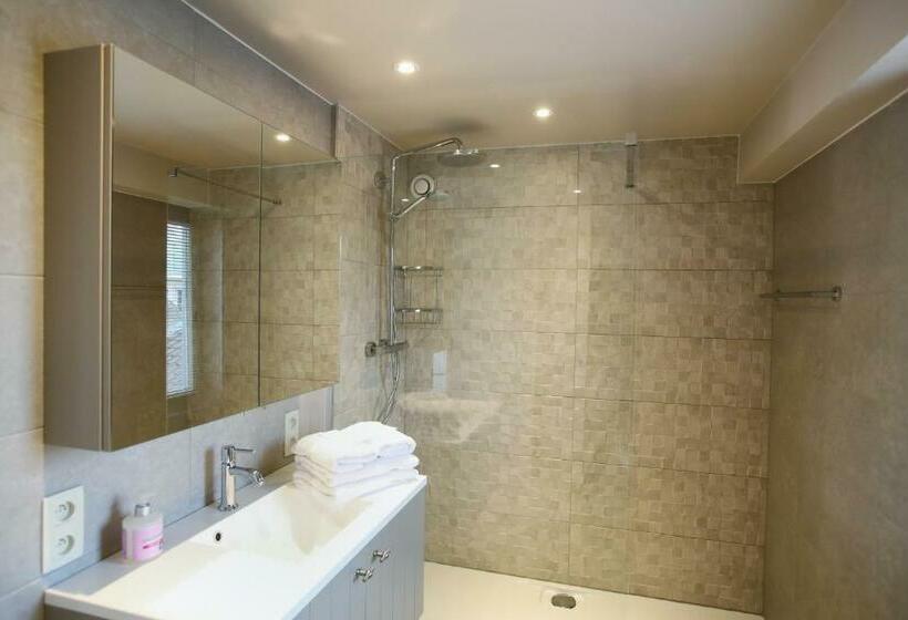 تختخواب و صبحانه Jeanne