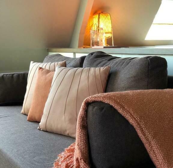 تختخواب و صبحانه Jeanne