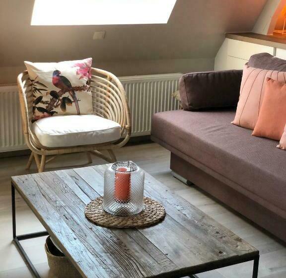 تختخواب و صبحانه Jeanne