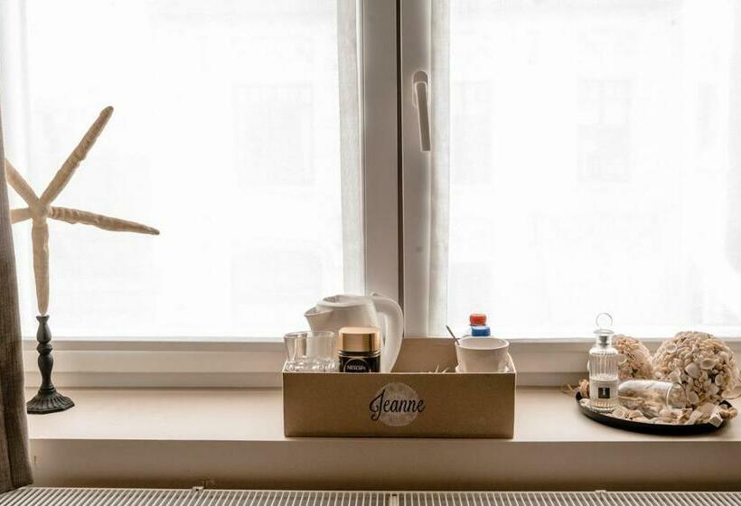 تختخواب و صبحانه Jeanne