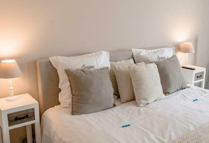 تختخواب و صبحانه Jeanne