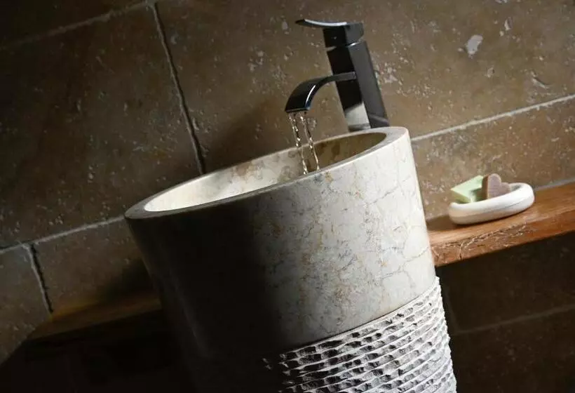 تختخواب و صبحانه Le Rubinjo 2