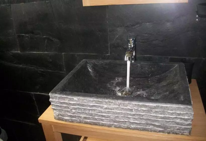 تختخواب و صبحانه Le Rubinjo 2