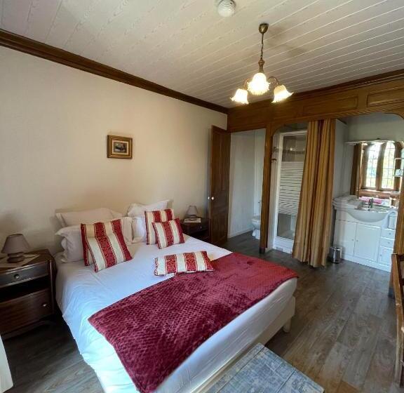 Bed and Breakfast Manoir Du Grail