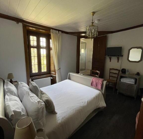 Bed and Breakfast Manoir Du Grail