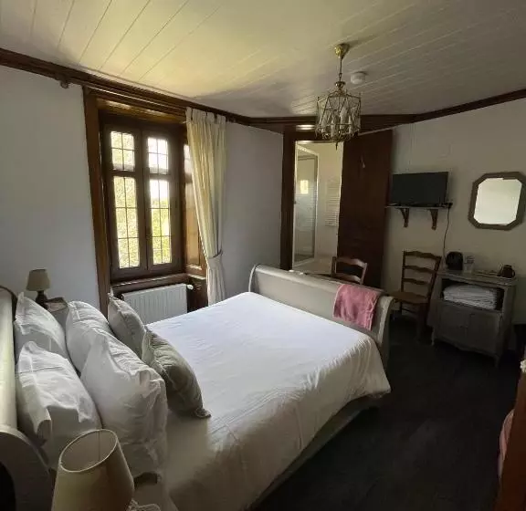 Bed and Breakfast Manoir Du Grail