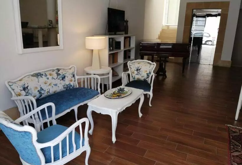 Felicity Residence