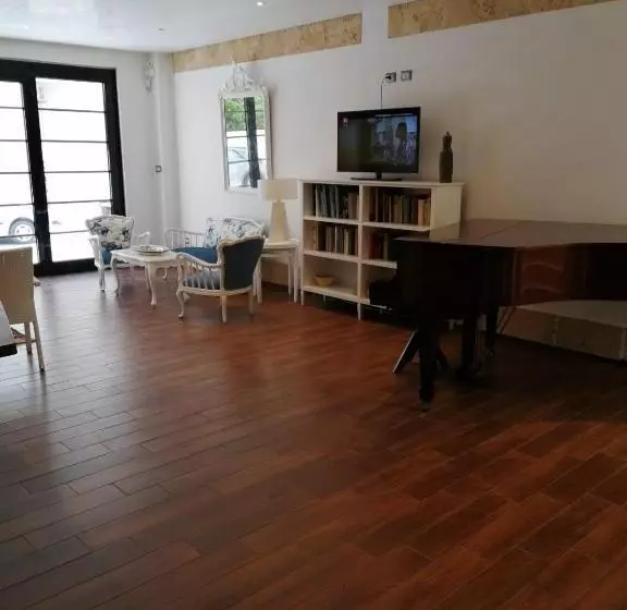 Felicity Residence