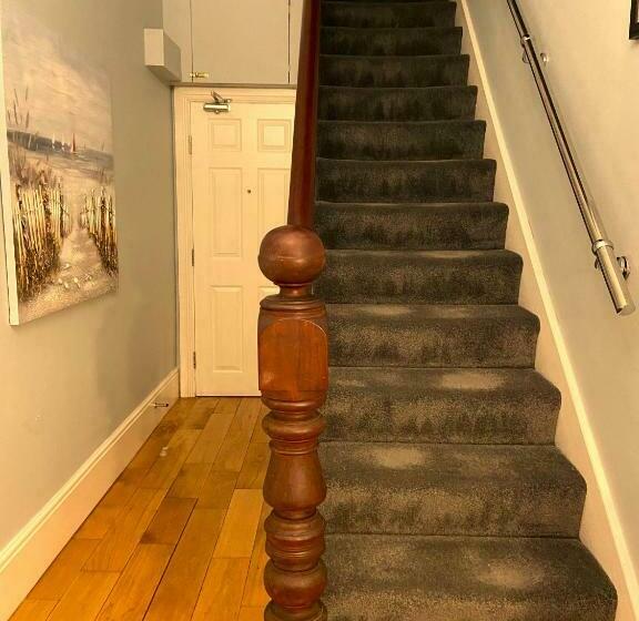 بنسيون Abbey Guest House