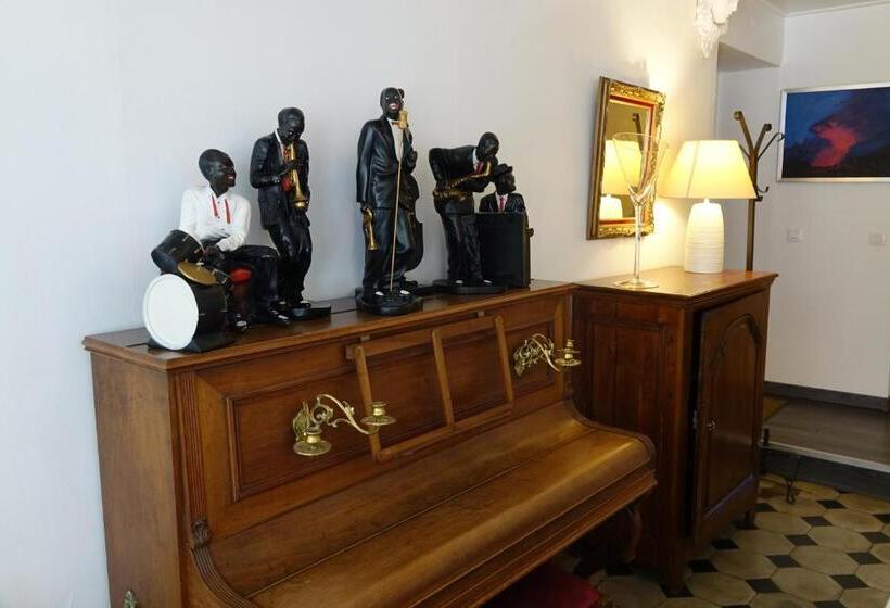 Pensjonat Appartements De Charme La Sarrazine