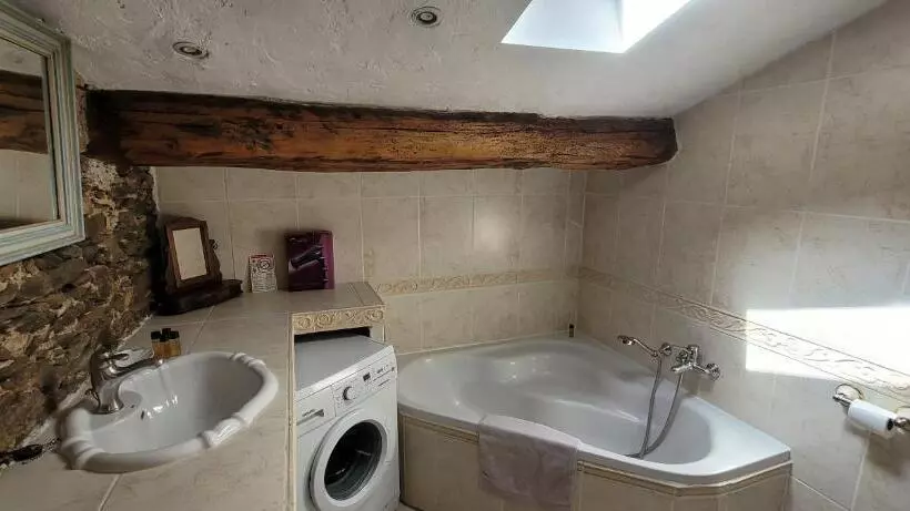 Majatalo Appartements De Charme La Sarrazine