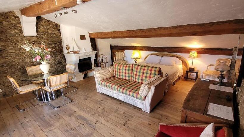 Pensjonat Appartements De Charme La Sarrazine