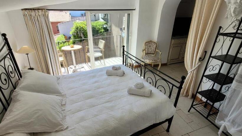 Pensjonat Appartements De Charme La Sarrazine