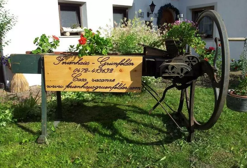 Aamiaismajoitus (B&B) Ferienhaus Grünfelder