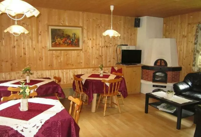 Aamiaismajoitus (B&B) Ferienhaus Grünfelder