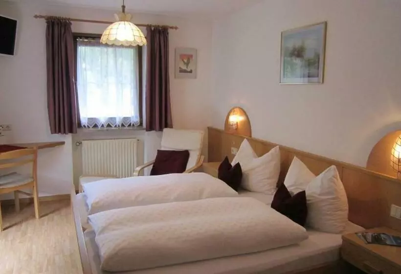 Aamiaismajoitus (B&B) Ferienhaus Grünfelder