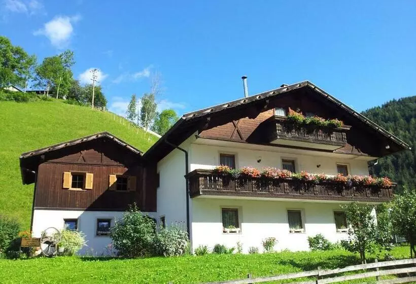 Aamiaismajoitus (B&B) Ferienhaus Grünfelder