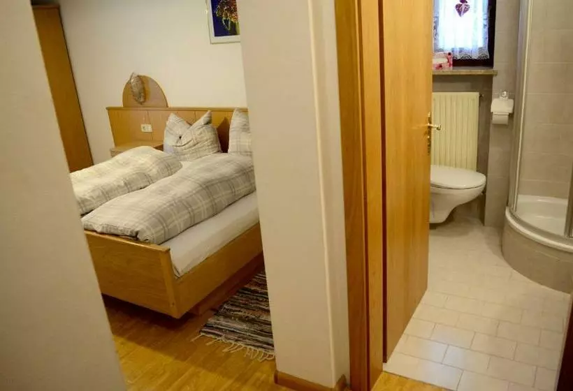 Aamiaismajoitus (B&B) Ferienhaus Grünfelder