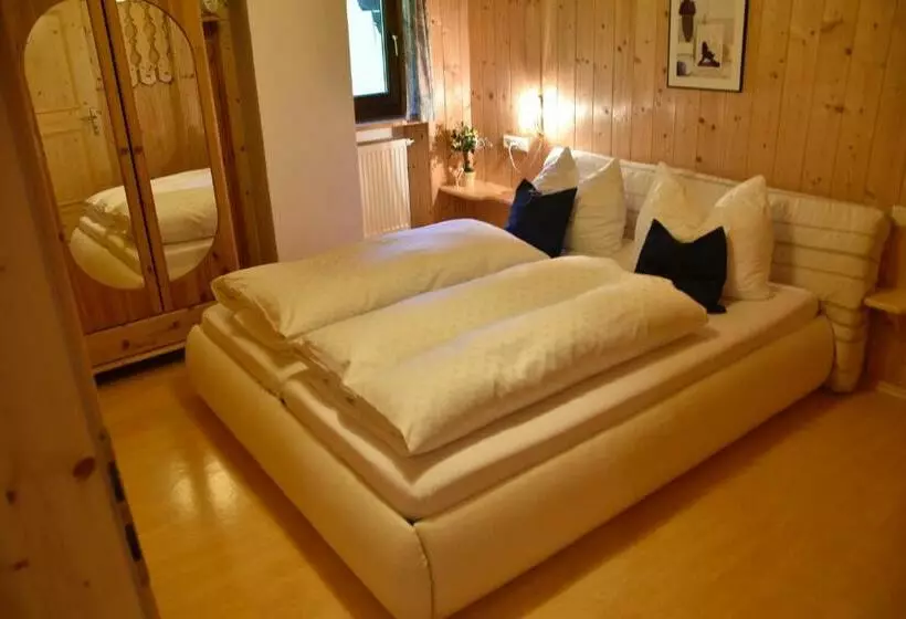 Aamiaismajoitus (B&B) Ferienhaus Grünfelder