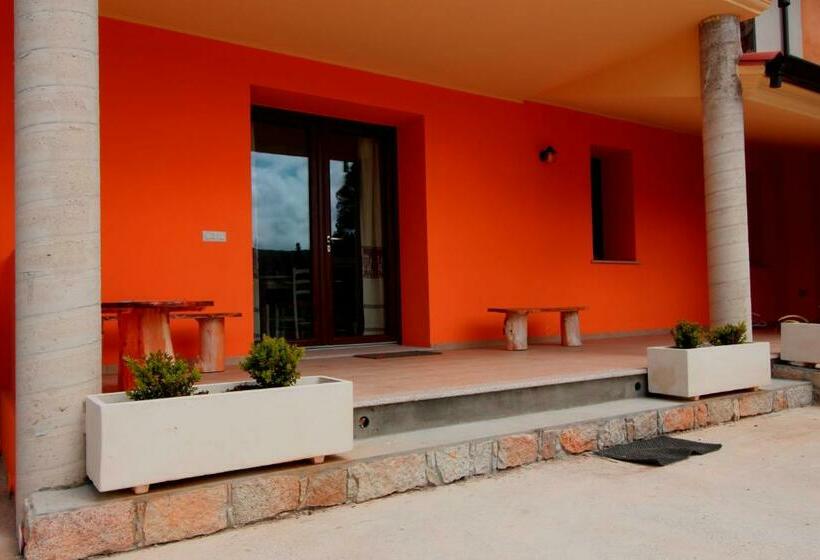 مبيت وإفطار Naracauli