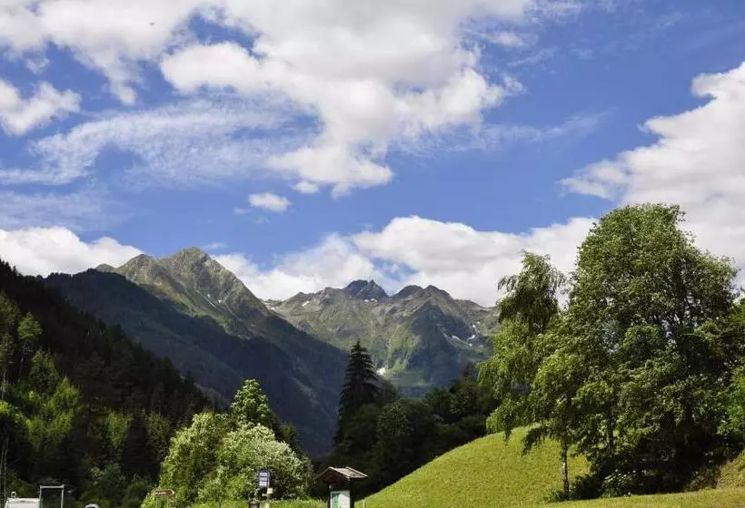 Hotelli Garni Schwarzenstein