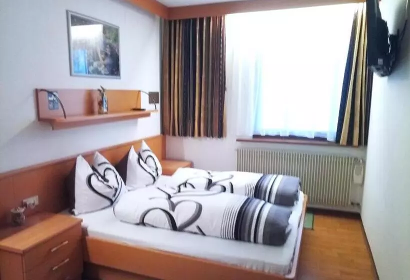 Hotelli Garni Schwarzenstein