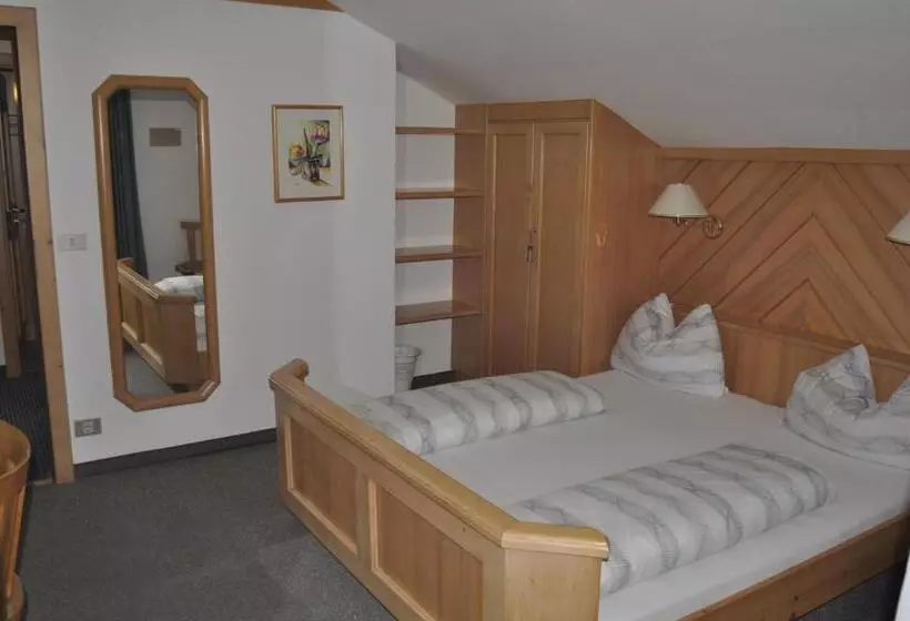 Hotelli Garni Schwarzenstein