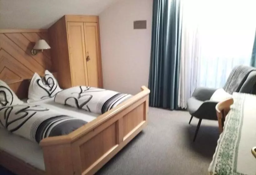 Hotelli Garni Schwarzenstein