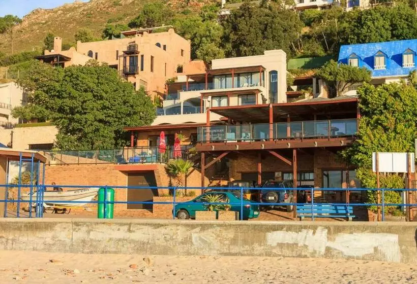 Majatalo Bikini Beach Villas