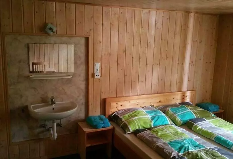 ペンション Gasthaus Tisis