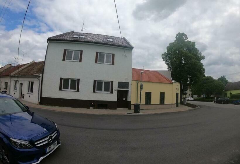 ペンション Rodinný Penzion Kyjov