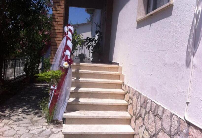 تختخواب و صبحانه A Casa Di Mamma