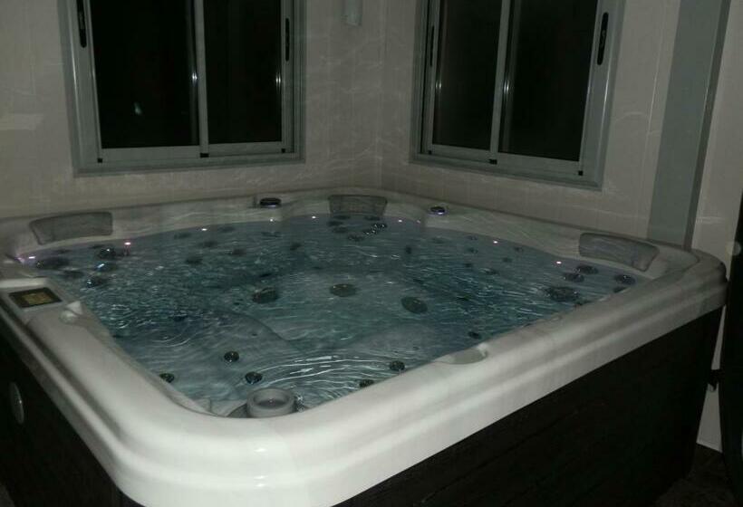 مبيت وإفطار Domaine De Meigne