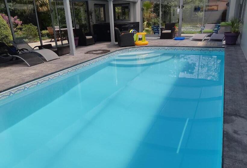 مبيت وإفطار Domaine De Meigne