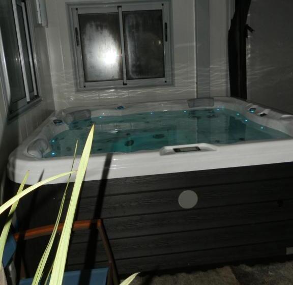 مبيت وإفطار Domaine De Meigne