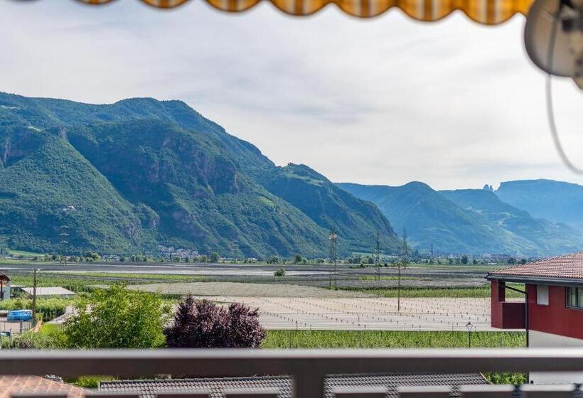 تختخواب و صبحانه Haus Stolz