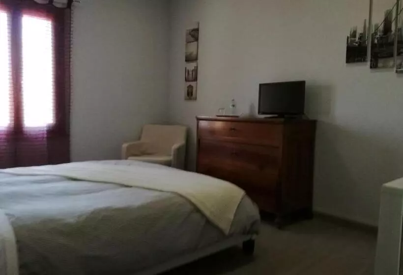 ベッドアンドブレックファースト La Fenice