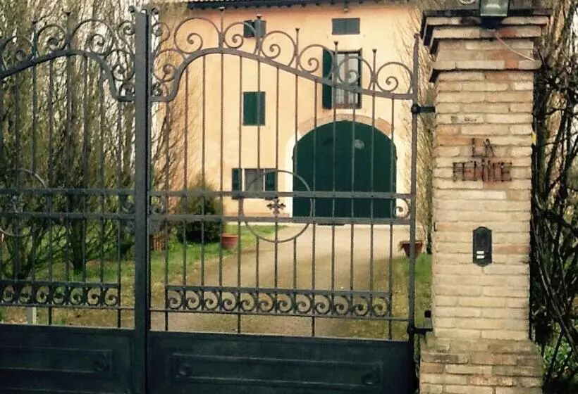 ベッドアンドブレックファースト La Fenice