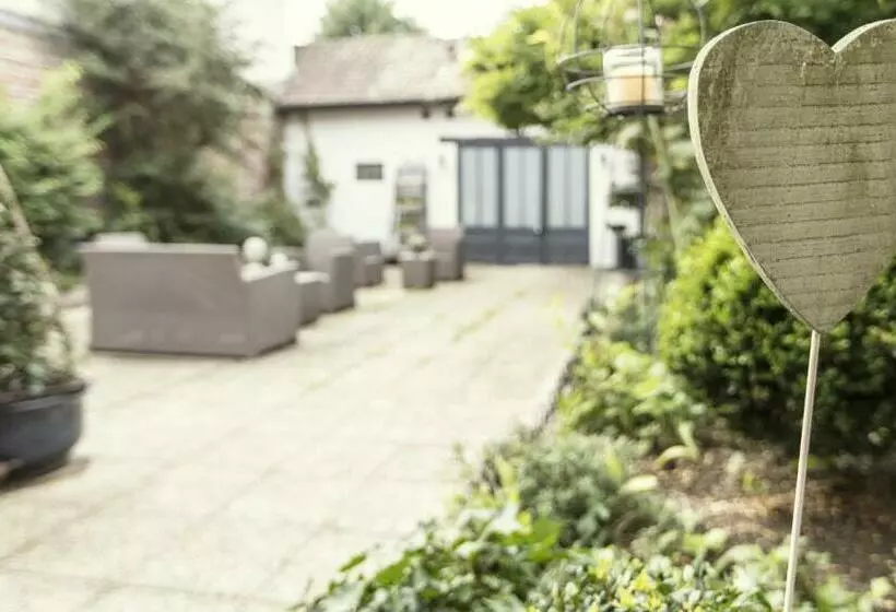 Majatalo Aux Petits Bonheurs