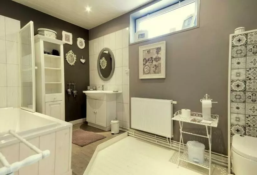 Majatalo Aux Petits Bonheurs