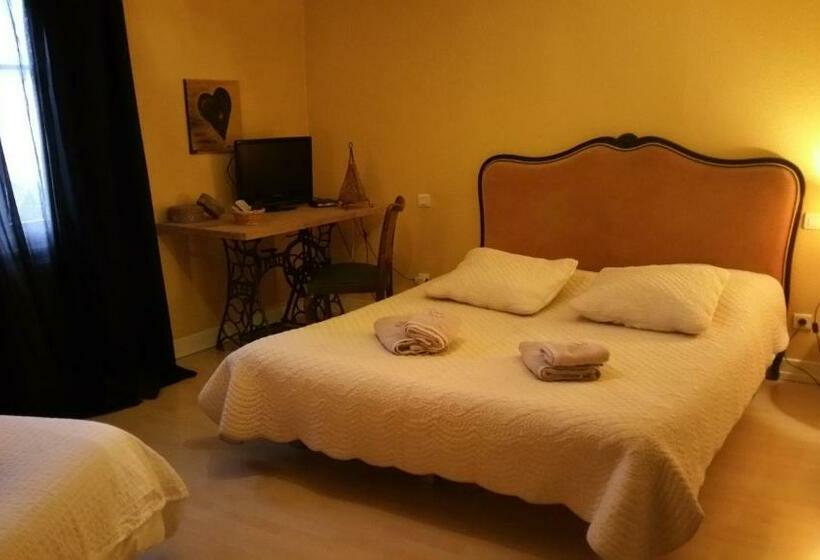 פנסיון Chambres Touristiques La Cour Des Hôtes