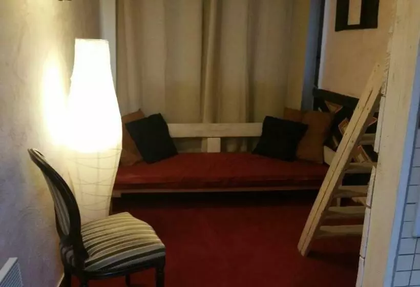ペンション Chambres Touristiques La Cour Des Hôtes