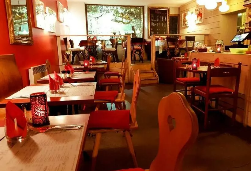 ペンション Chambres Touristiques La Cour Des Hôtes
