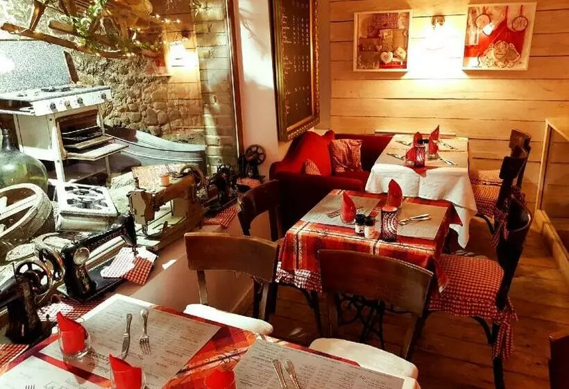 ペンション Chambres Touristiques La Cour Des Hôtes